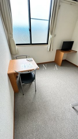 レオパレスセレブの洋室