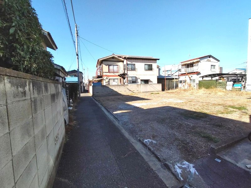 高崎市請地町　全２区画　売地の前面道路含む現地写真