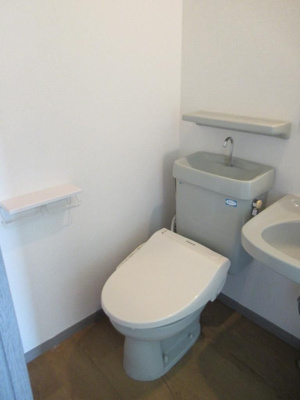 【トイレ】 | エステートモア鳥飼 | 別号室の写真になります。現況優先。