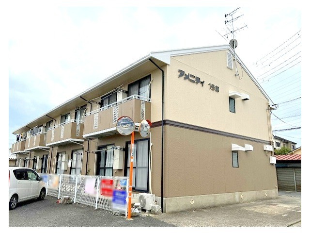 大和高田市大字市場のアパートの外観