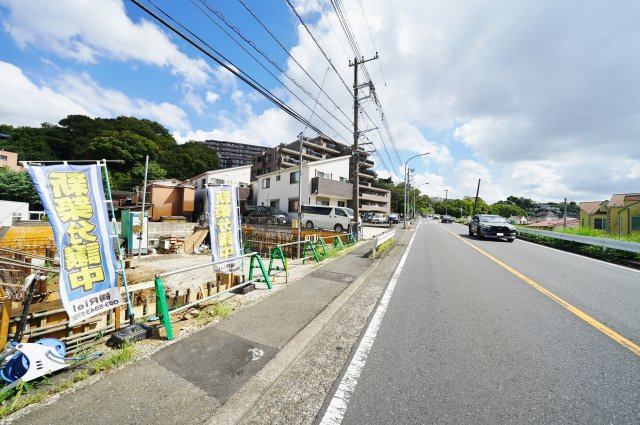 【横浜市保土ケ谷区和田２丁目17全４棟新築戸建て１号棟】★仲介手数料無料★（常盤台小学校・保土ヶ谷中学校）の前面道路含む現地写真|相鉄本線「和田町」駅まで徒歩約8分の立地。