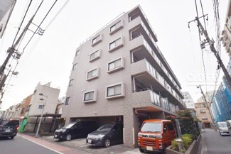 【外観】 | 手入れの行き届いた外壁やエントランスなど、「見ればわかる」レベルで清潔感を保ったマンションです。築年数を感じさせない姿で皆様をお出迎えします。～即日のご見学可能～　お問合せはお気軽にどうぞ。