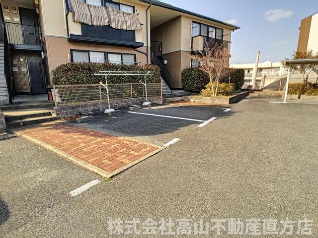 グリーンネストの駐車場