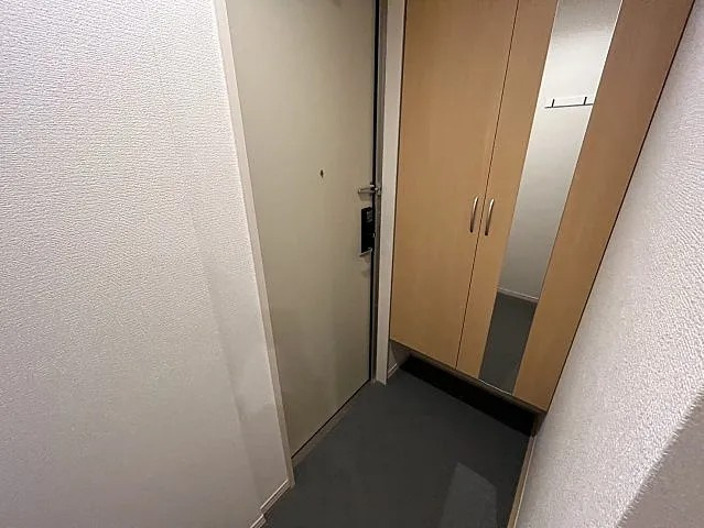 D-room灘北通の玄関