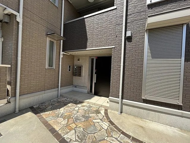 D-room灘北通のエントランス