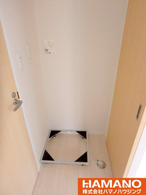 【設備】 | パストラルヒルズB | 洗濯機パンございます。便利な位置に電源もございます。