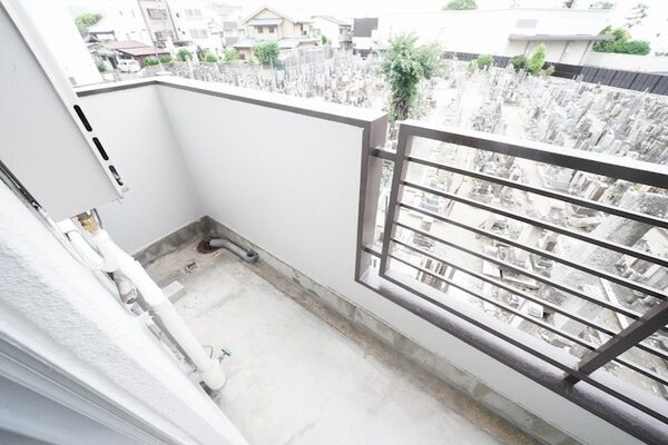 セブンスパークアパートメントのバルコニー