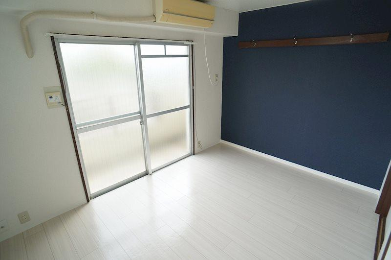 セブンスパークアパートメントの居間・リビング|洋室