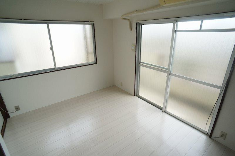 セブンスパークアパートメントの居間・リビング|洋室