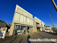 WEEKEND HOUSE ALLEYの画像