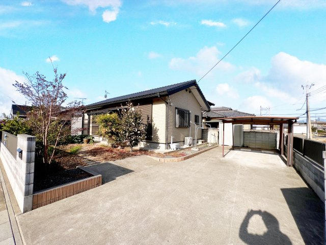 伊勢崎市茂呂町二丁目　中古住宅の駐車場