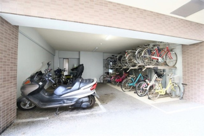 【駐車場】 | ティアラ目白AVENUE　13428 | 屋根付きの駐輪場があります(^^)/