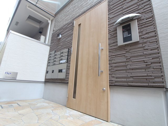 フジパレス中加賀屋Ⅴ番館のエントランス|落ち着いたエントランスです
