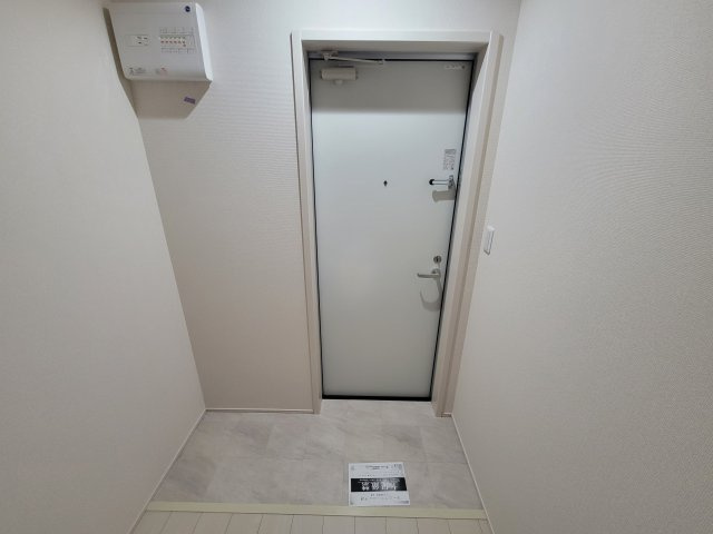 フジパレス中加賀屋Ⅴ番館の玄関|収納もある玄関です
