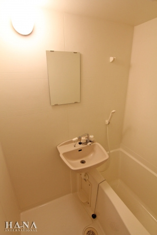 レオパレスブランデール島根の浴室