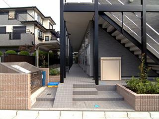 レオパレスサンライズ竹の塚のエントランス