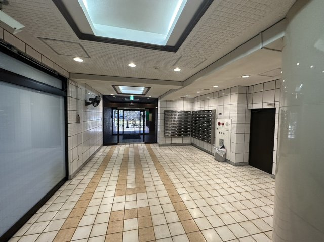 ライオンズマンション本町のエントランス