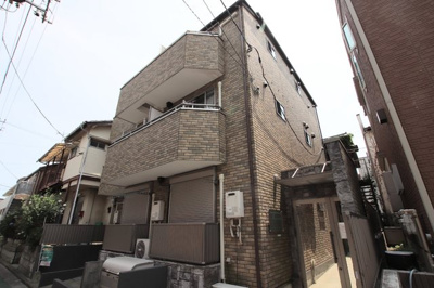 レンガ調のあたたかい雰囲気の外観ですね♪
