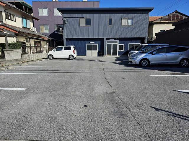 外町H様テナントの駐車場