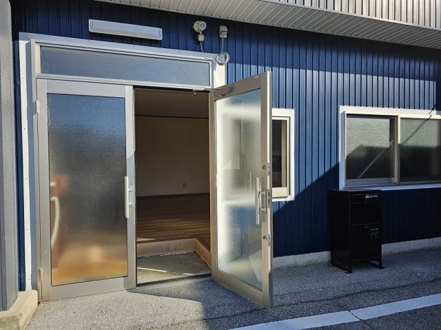 外町H様テナントのエントランス