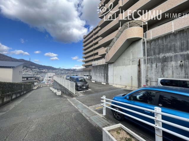 ライオンズマンション姫路西今宿の駐車場