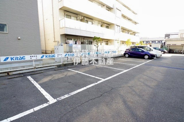 サンデンハイツの駐車場