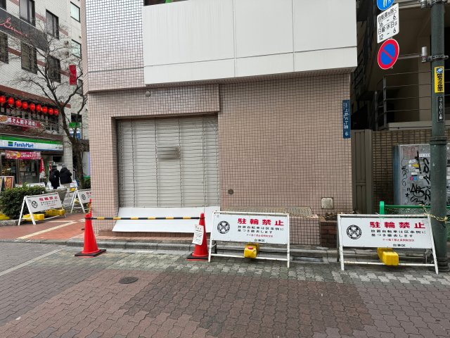 DUKEビルのエントランス