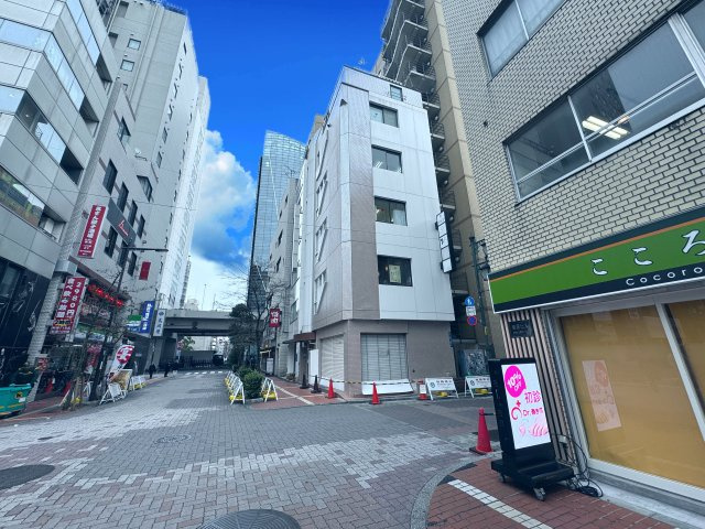 DUKEビルの周辺
