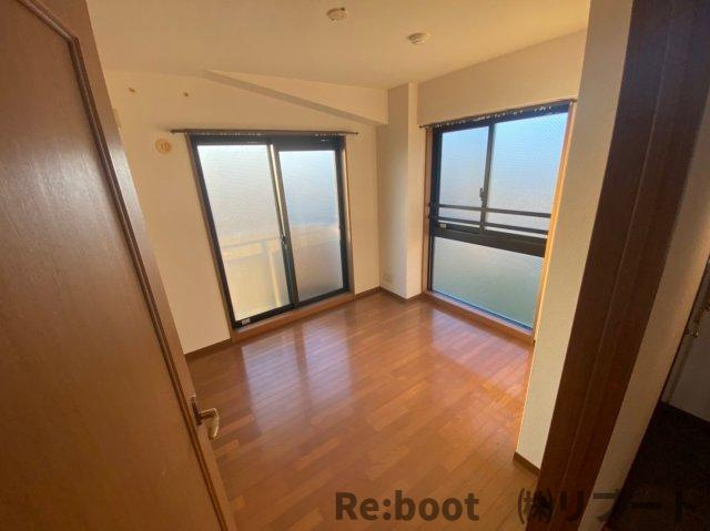 サニーフォレスト藤原参番館の居間・リビング