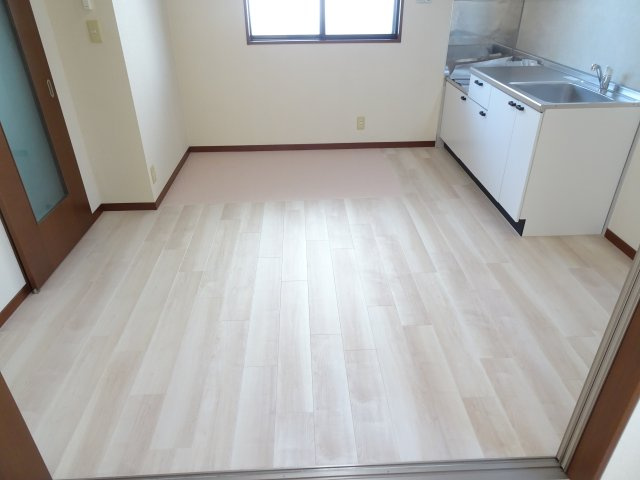 スカイ・コーポの居間・リビング