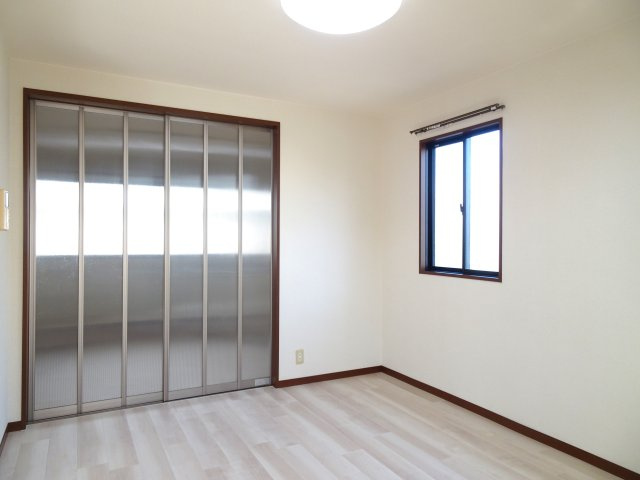 スカイ・コーポの洋室