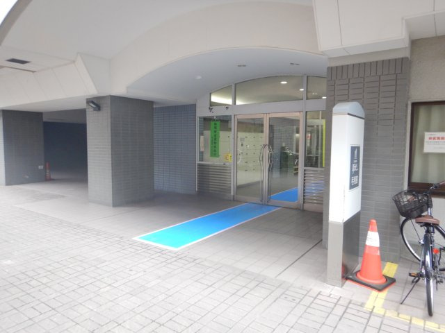ツインタワー住利毛利館のエントランス