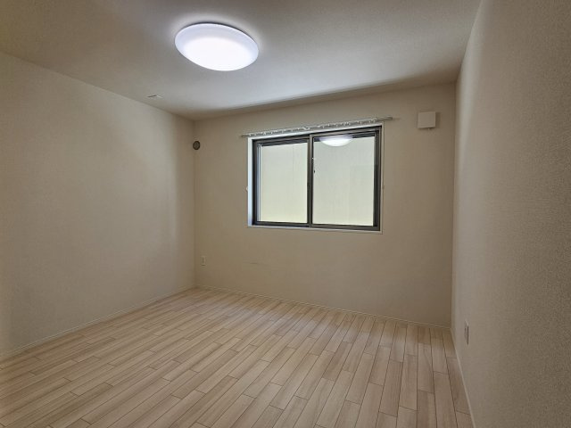 明石市林崎町２丁目のアパートの寝室