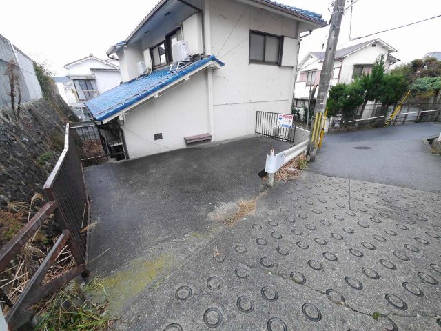 鈴蘭台北町５丁目戸建の駐車場|軽1台分のスペース（現地要確認）