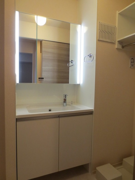 カナル グランデ 十日町の独立洗面台|洗髪洗面化粧台