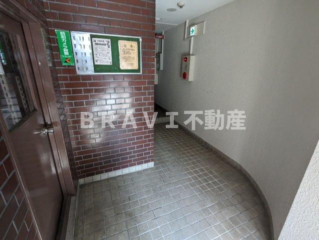 イガラシビル BRAVI不動産のエントランス