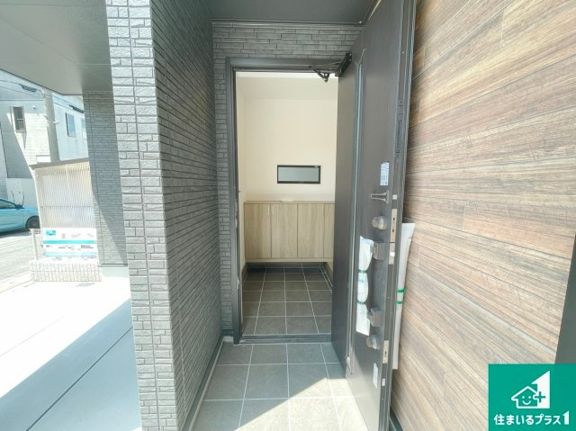亀岡市三宅町野々神　新築一戸建ての玄関|シューズボックスにはたくさんの靴が収納できるので玄関周りはいつもスッキリ！ご家族が増えても安心！