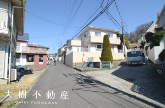 【前面道路含む現地写真】