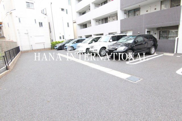 グランシャリオの駐車場
