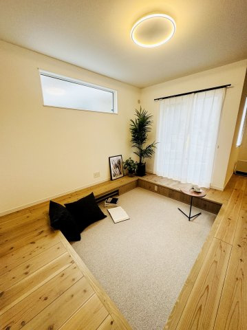 呉市宮原7丁目　新築一戸建て（全９棟）の居間・リビング|おしゃれな居間です