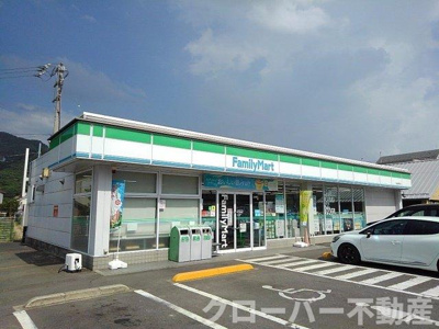 【周辺】 | エマールカモガワ | ファミリーマート坂出加茂町店まで500m