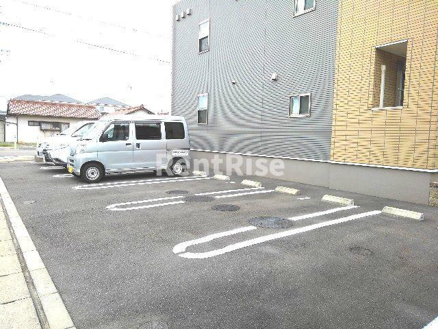 江南市高屋町十六田のアパートの駐車場|駐車場