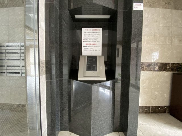 ライオンズマンション神松寺のエントランス