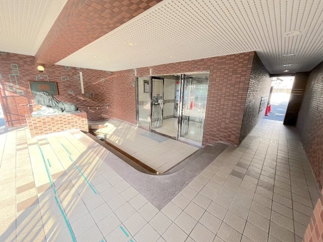 ライオンズマンション神松寺のエントランス