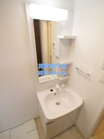 Polias南津守の独立洗面台|朝の支度にも助かる、独立の洗髪洗面化粧台