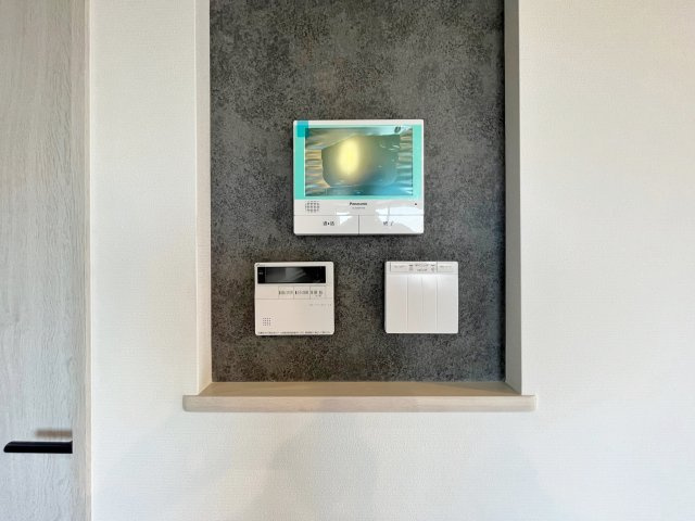 練馬区氷川台4丁目 全3棟 A号棟の居間・リビング|リビング足元には床暖房を設置
頭寒足熱で理想的に空間を暖めます