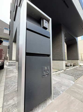 練馬区氷川台4丁目 全3棟 A号棟のその他|お留守がちなご家庭に便利な宅配ボックスを装備しています