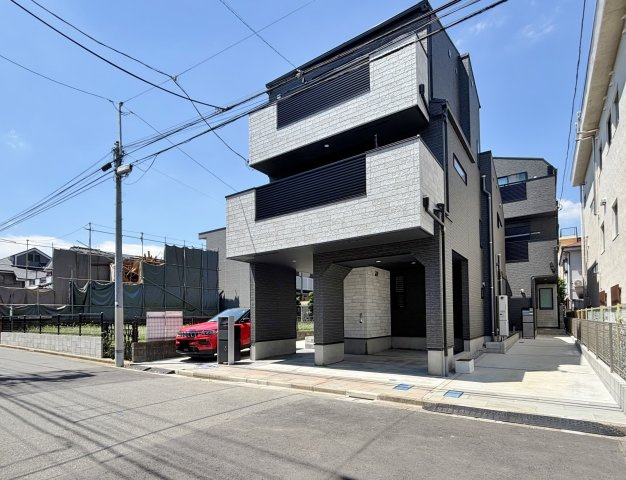 練馬区氷川台4丁目 全3棟 A号棟の外観|伸びやかな南側約6ｍ公道に面してます
ご好評につき最終1棟になりました
東、西側は隣地通路に面する三方角地感覚の開放感あふれる立地
建物完成につきご見学いただけます	