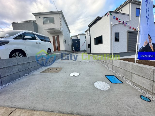 厚木市小野　新築戸建の駐車場