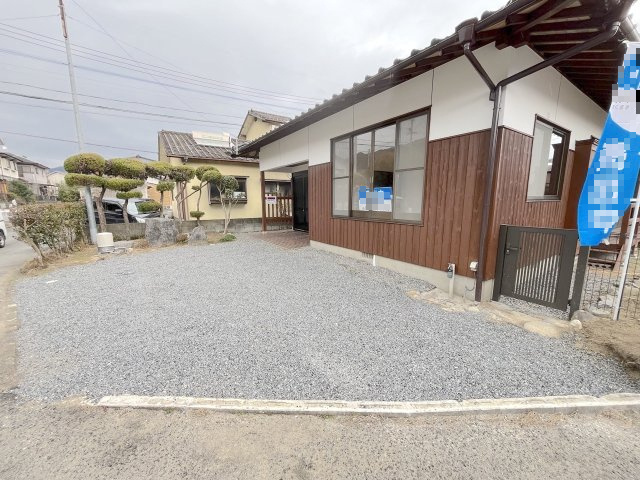山家戸建ての駐車場